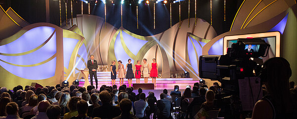 Publikum und Bühne bei der Wahl der Deutschen Weinkönigin 2017 im Saalbau in Neustadt an der Weinstraße.